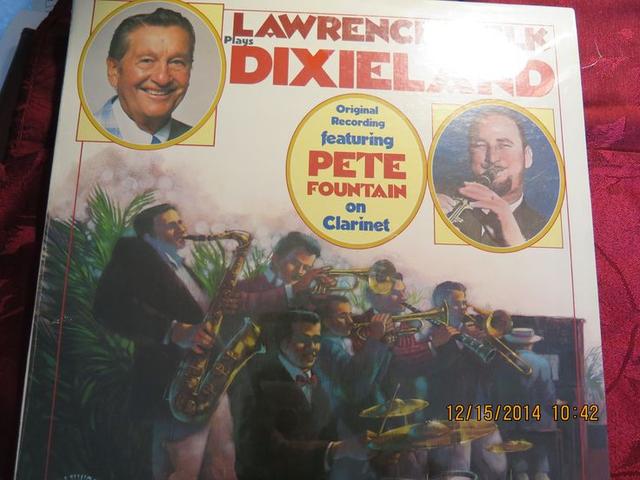 Album cover art for Lawrence Welk Plays Dixieland